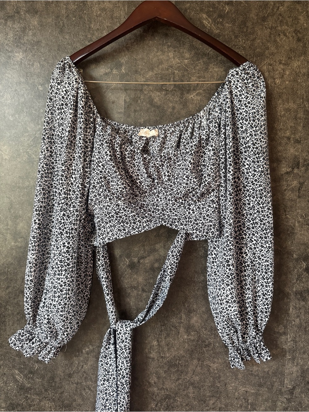 Altar’d State Dixie Floral Tie Back Crop Top S Puff Sleeve Black White